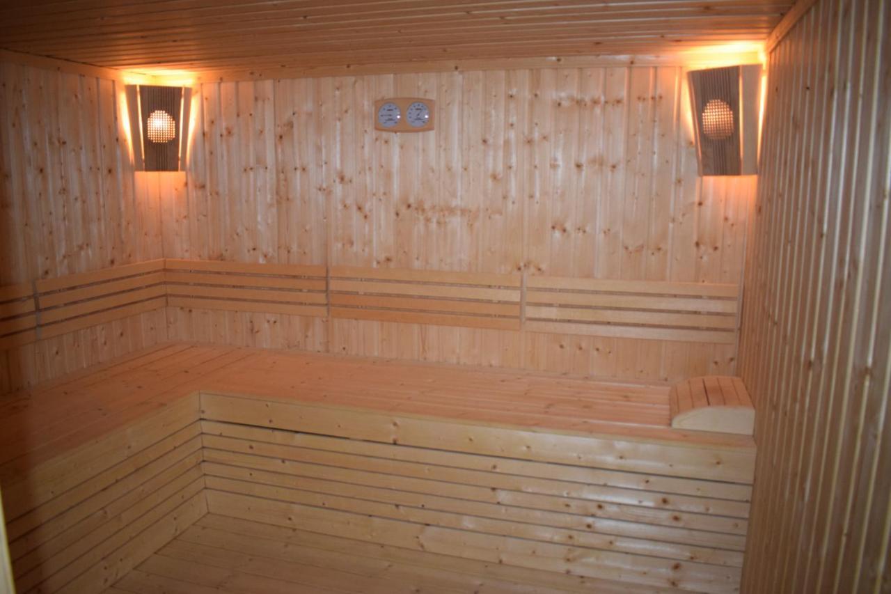 Хотел "Божур" Mineralni Bani Luaran gambar